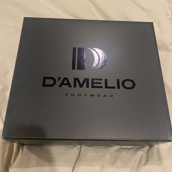 D’Amelio white shoes - Picture 5 of 6